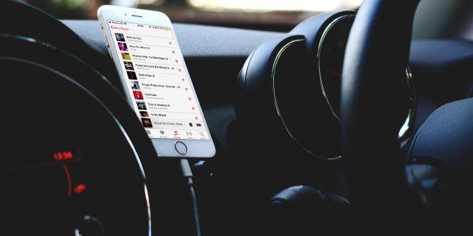 Comment écouter de la musique de votre téléphone sur une chaîne stéréo de voiture