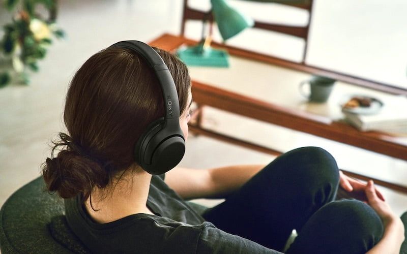 Sluchátka Sony s potlačením hluku se slevou na Amazonu