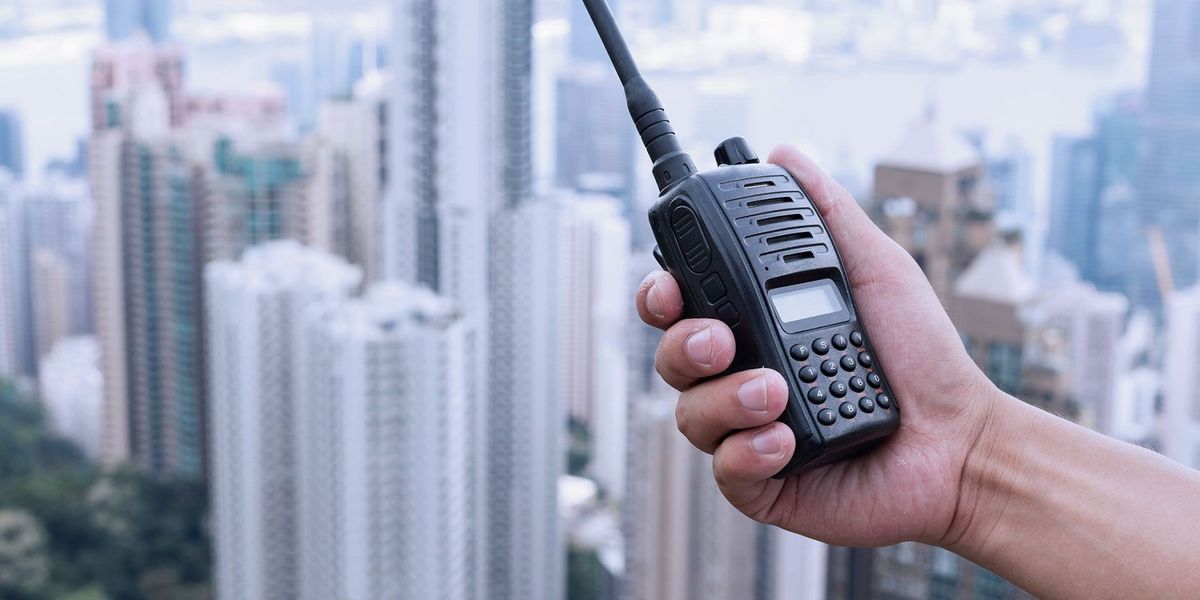 Os 7 melhores rádios walkie talkies e radioamadores para amantes de rádios bidirecionais