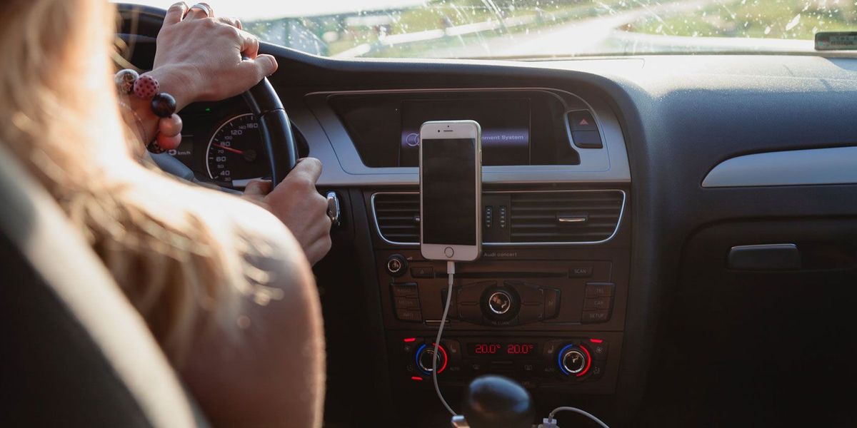 Les 7 meilleurs adaptateurs de voiture Bluetooth pour connecter votre smartphone