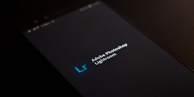   Photo de l'application Adobe Lightroom sur un téléphone