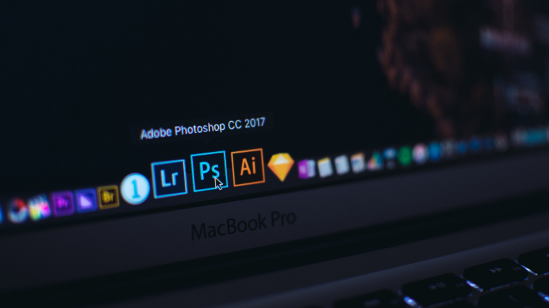   صورة لتطبيق Adobe Photoshop على جهاز كمبيوتر