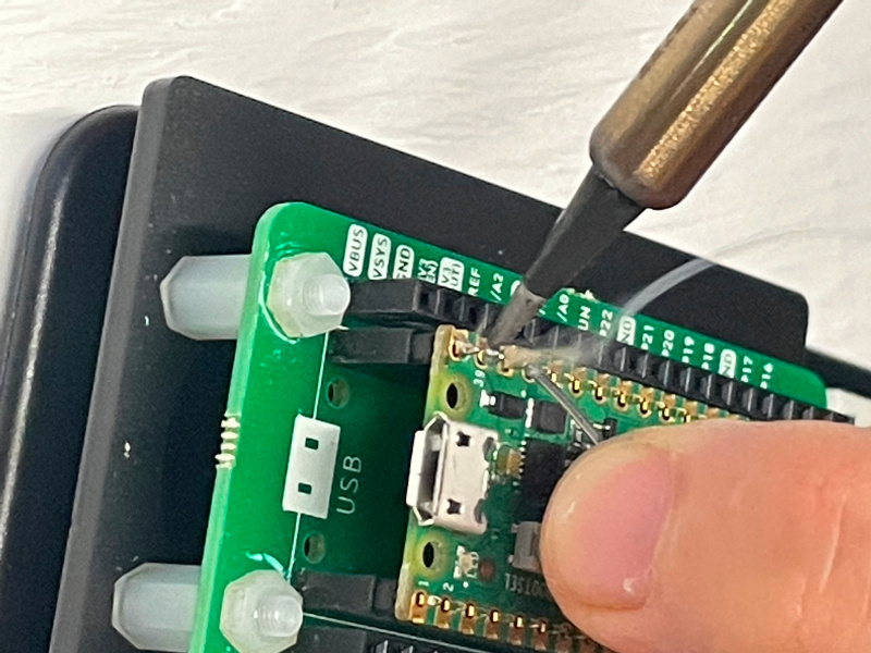   solderen 3e pin op Raspberry Pico