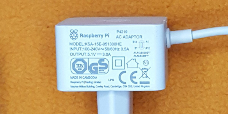   Virallisen Raspberry Pi -sovittimen teholuokitukset