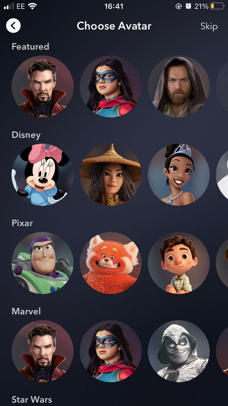   Skärmen Välj avatar när du skapar en Disney Plus-profil i iOS-appen