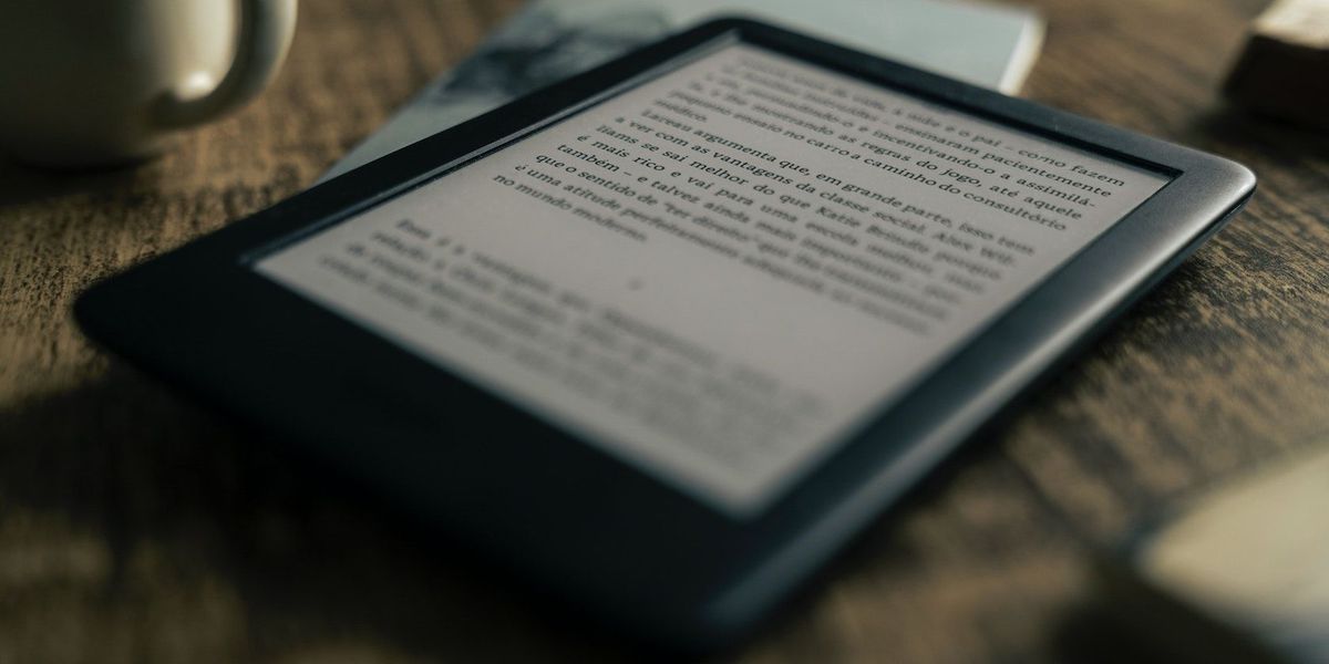 Cum să vă actualizați manual și automat cărțile Kindle