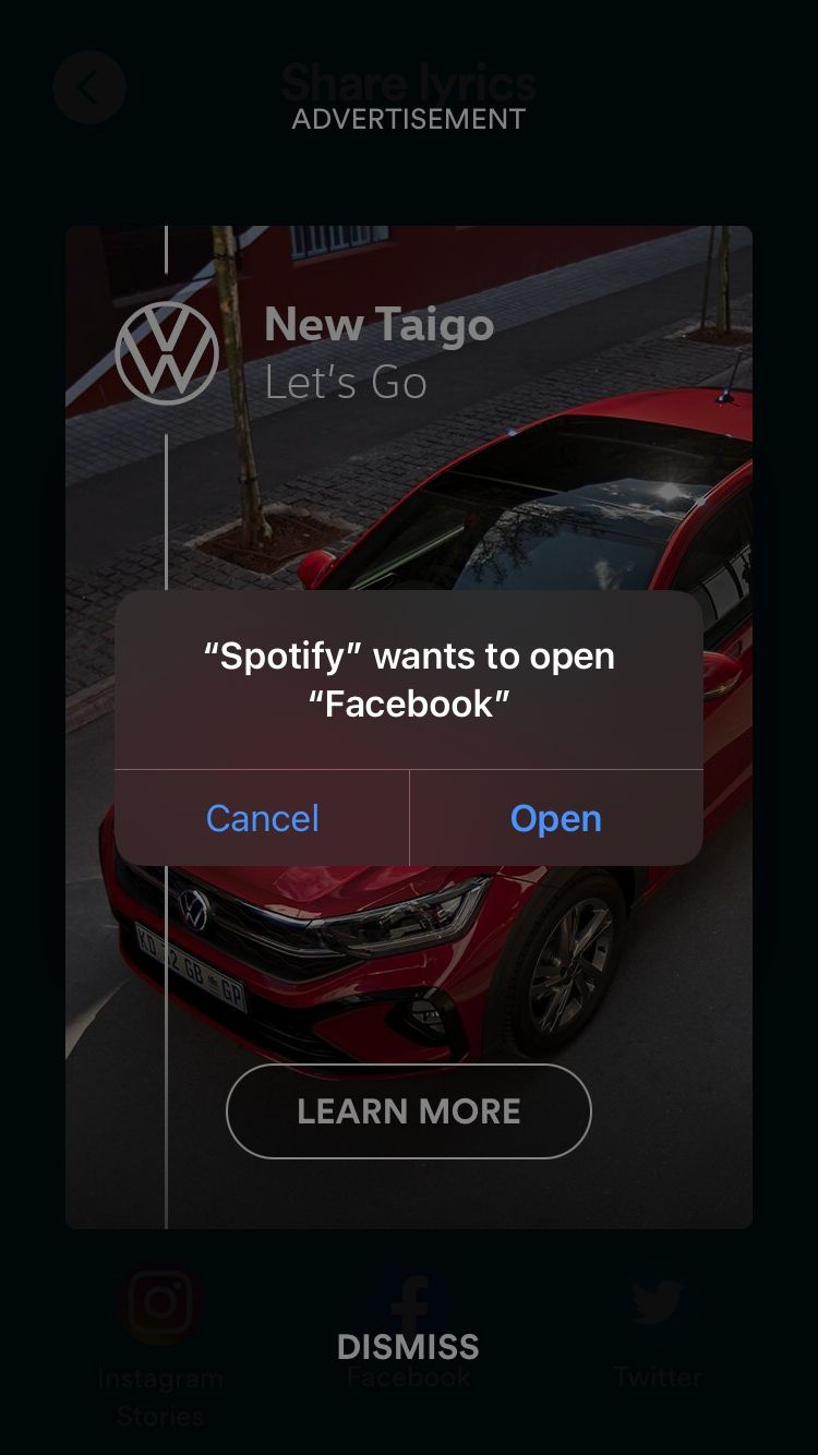   solicită să deschideți Facebook pentru a partaja versurile melodiilor Spotify
