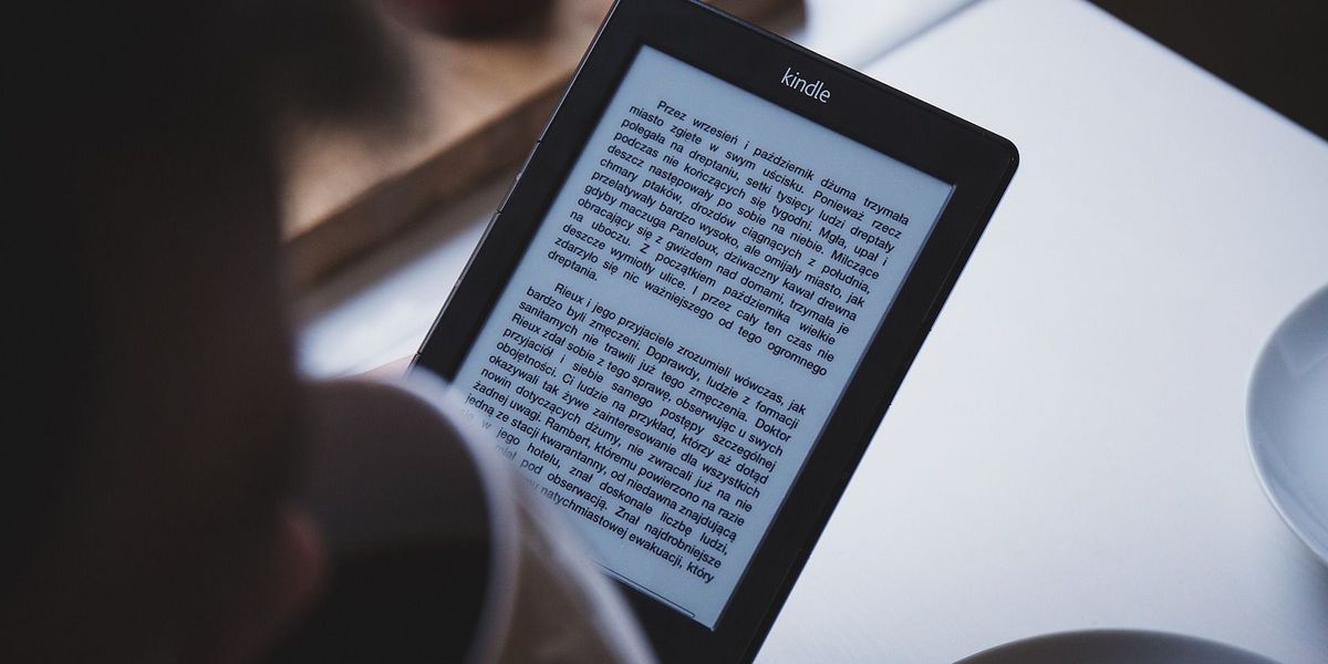 Hur man automatiskt konverterar e-böcker till Kindle-format vid import till ditt bibliotek