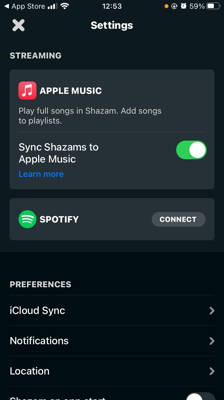   Shazam mobilās lietotnes iestatījumu lapas ekrānuzņēmums ar ieslēgtu Apple mūzikas sinhronizāciju