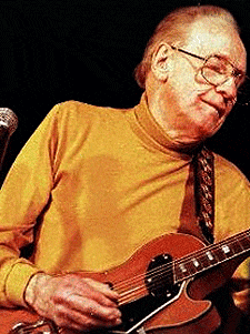החדשן המוסיקלי והגיטריסט לס פול דד בגיל 94