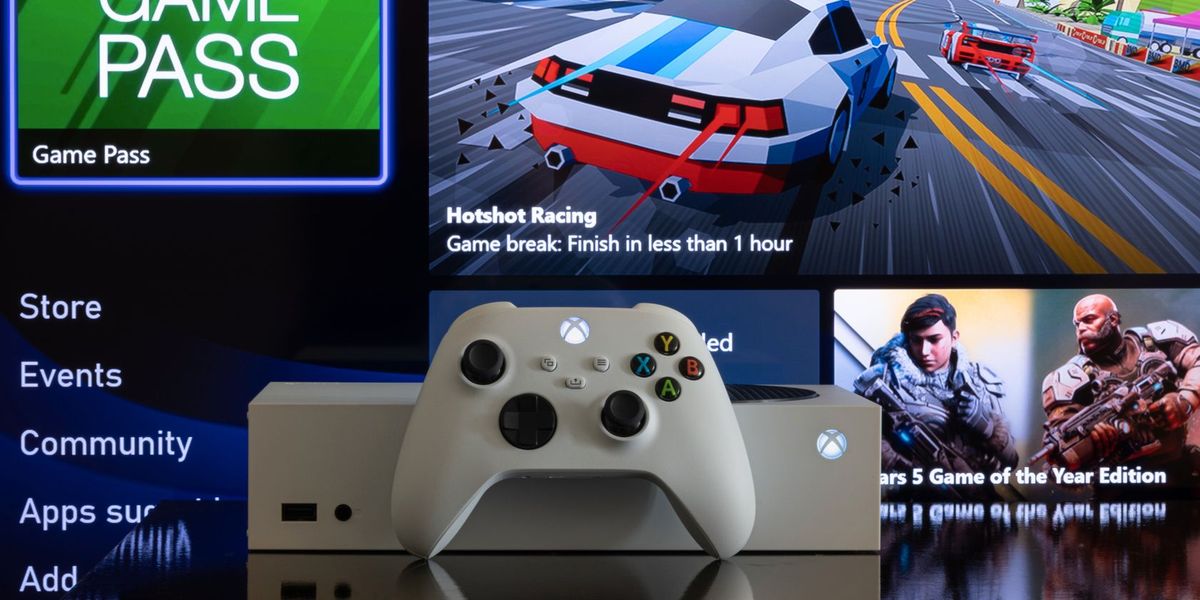 Cum să accelerați descărcările Xbox fără a renunța la jocul curent