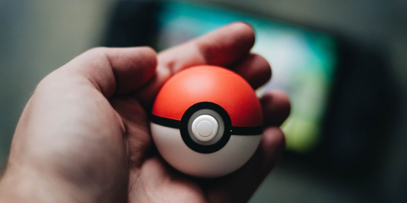 Sådan forbinder du og bruger en Poké Ball Plus med Pokémon Go