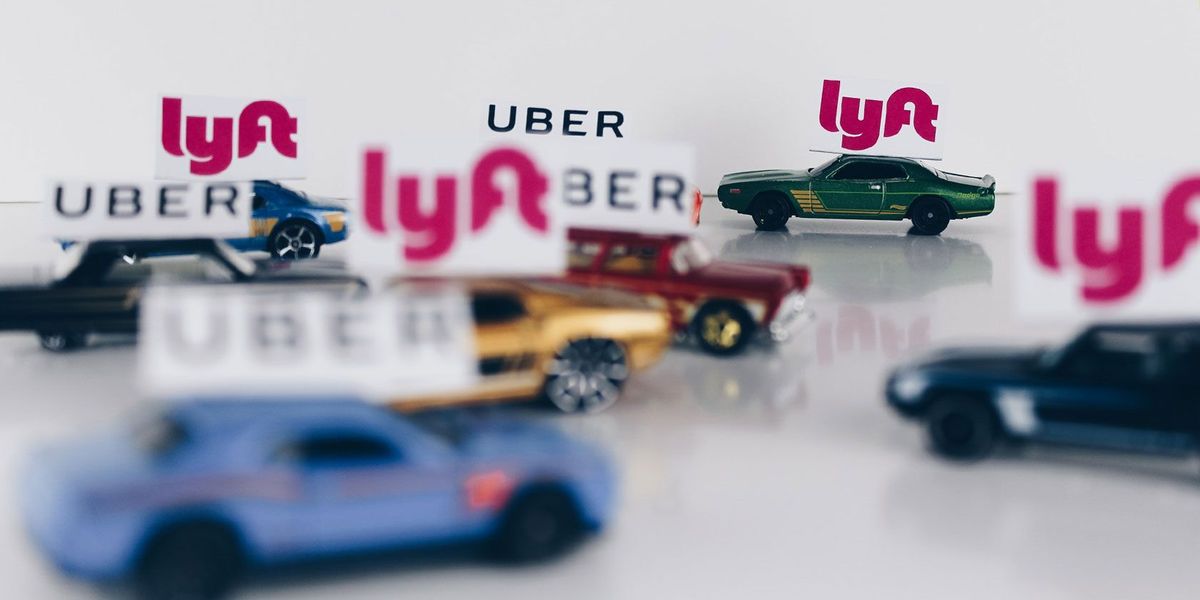 Je lacnejší Uber alebo Lyft? Poďme zistiť!