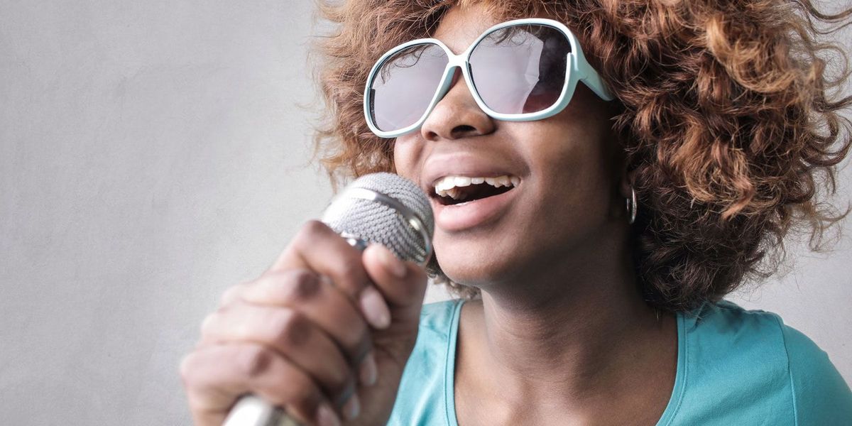 Els 6 millors llocs per descarregar música karaoke sense paraules