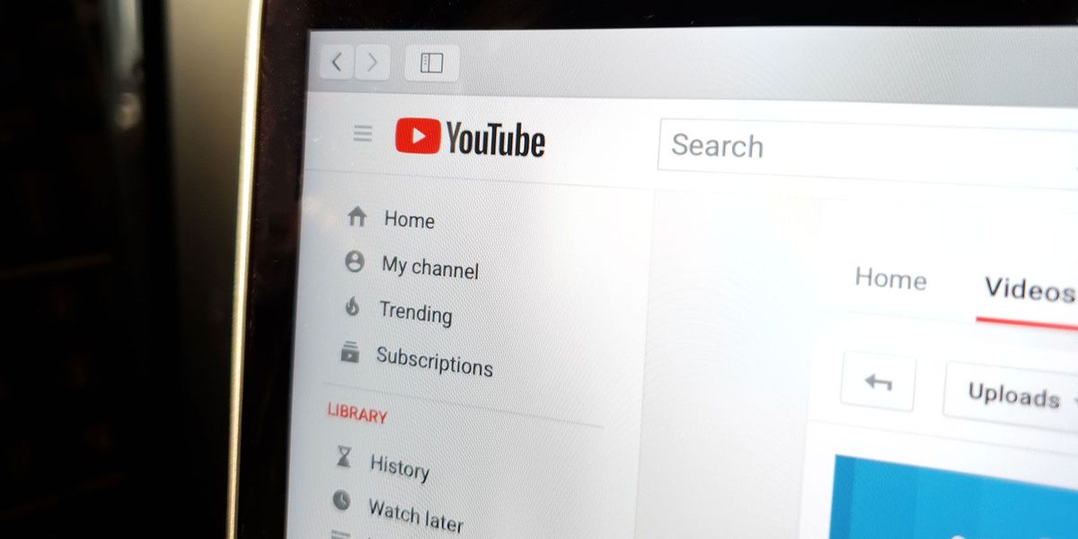Kuidas YouTube'i videot kustutada või taastada