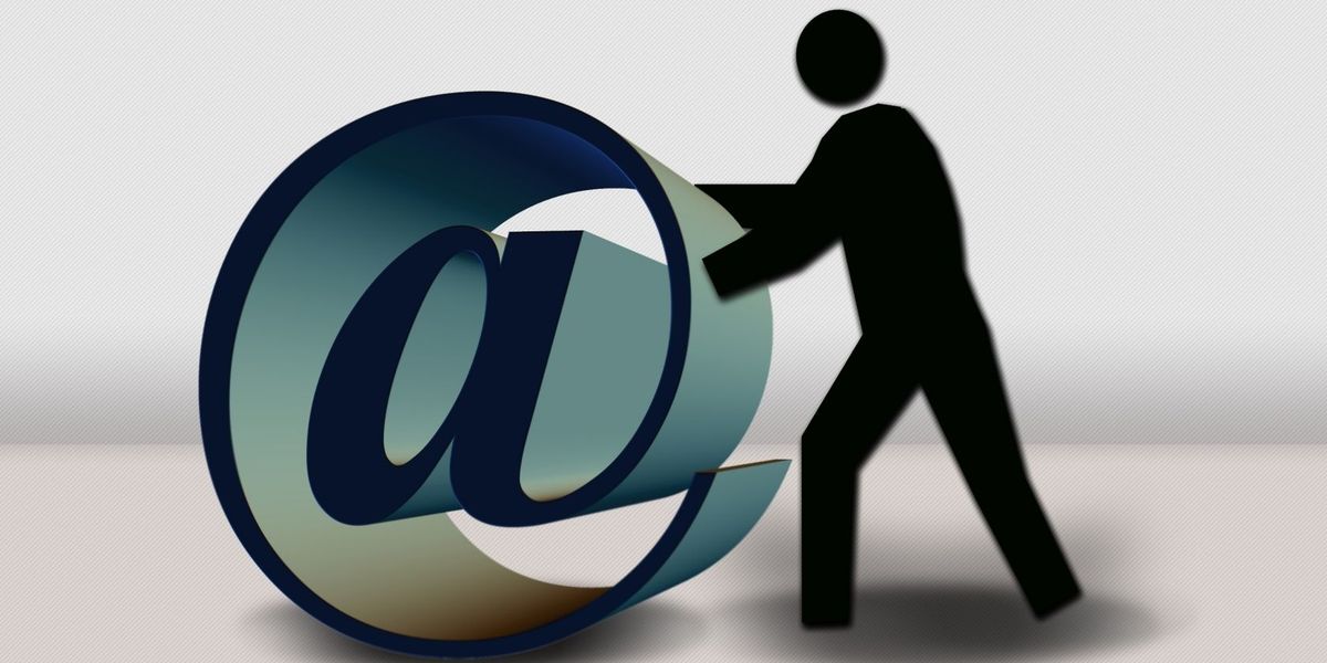 Kako z Gmailom poiskati nečiji pravi e -poštni naslov