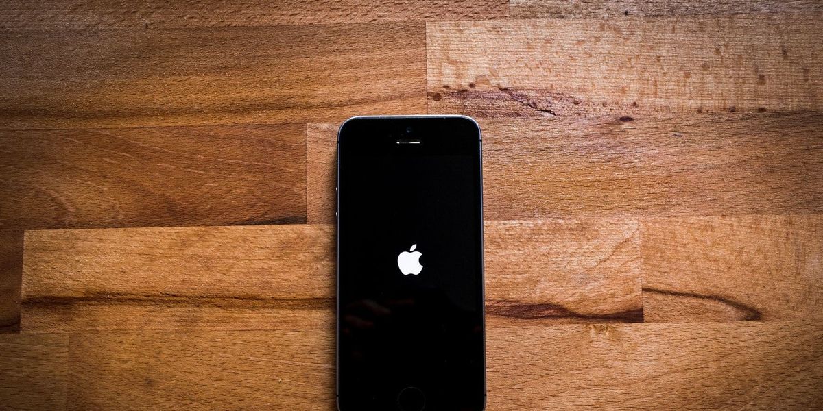 6 formas de arreglar un iPhone atascado en el logotipo de Apple