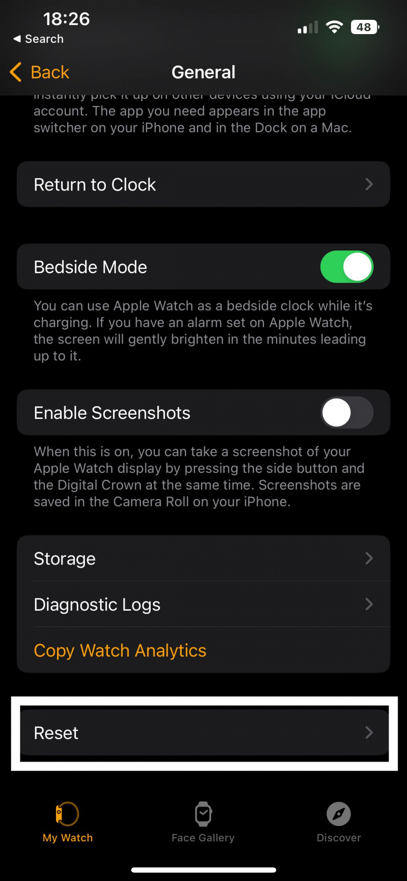   شاهد لقطة شاشة التطبيق التي توضح مكان النقر لإعادة تعيين Apple Watch-