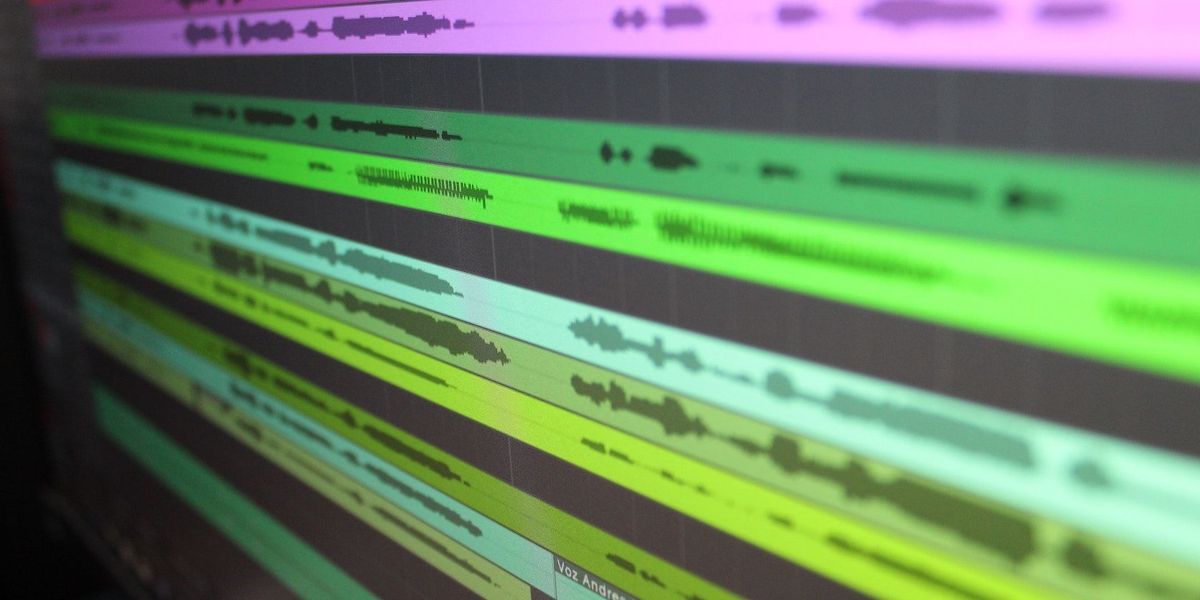 Kako uporabljati Garageband na Macu za snemanje več skladb v živo hkrati