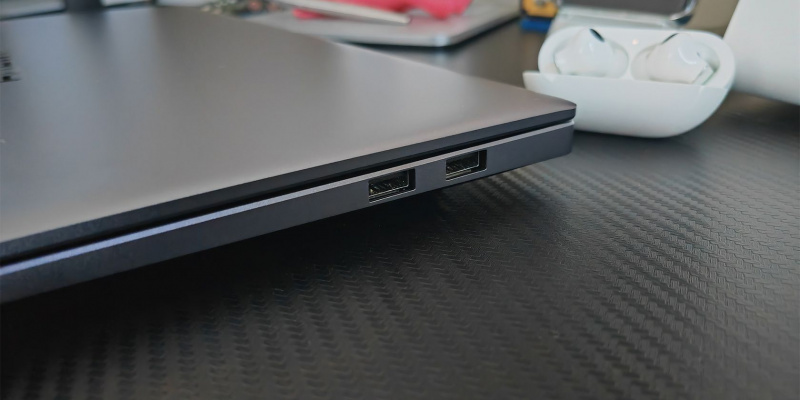   Huawei MateBook 16s USB-A पोर्ट