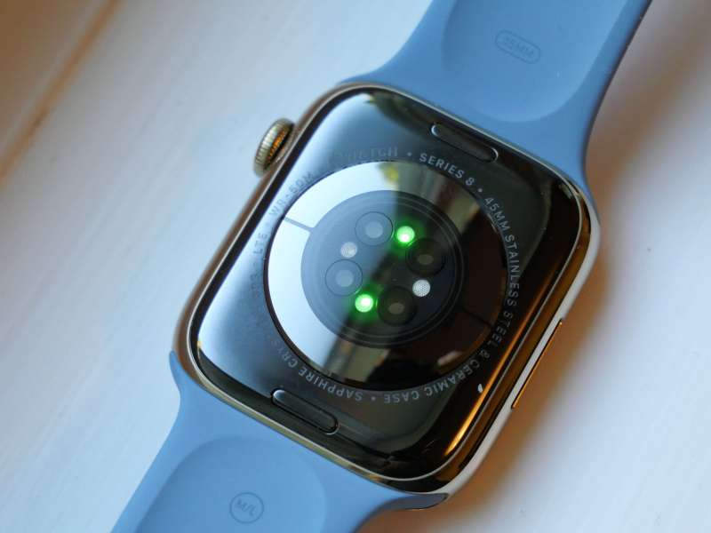   Baksidan av serie 8 Apple Watch