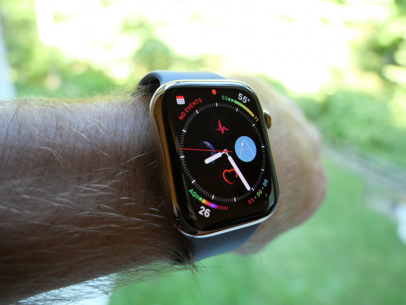   Apple Watch på handleden