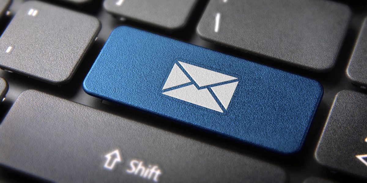 Mi az e -mail hamisítás? Hogyan hamisítják a csalók a hamis e -maileket