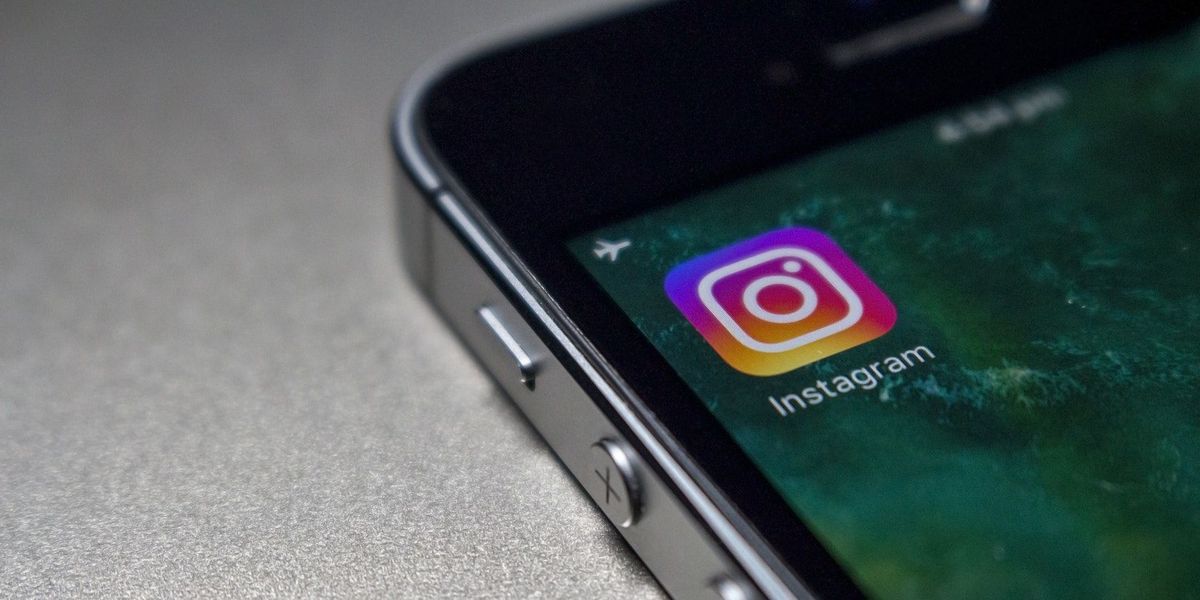 Hur man ändrar bakgrundsfärgen på en Instagram Story