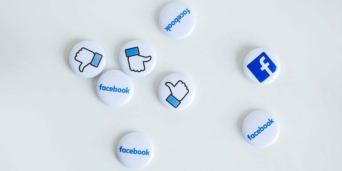 Jak zaplanować posty na swojej stronie na Facebooku?