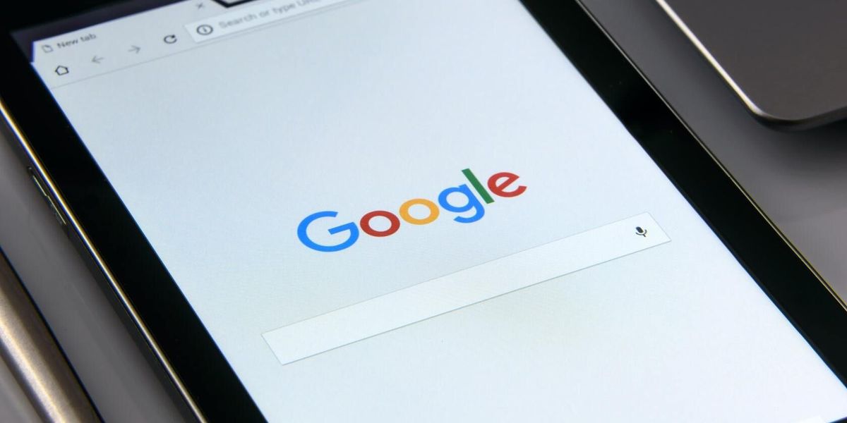 „Google“ nori padaryti internetą saugesnį paaugliams
