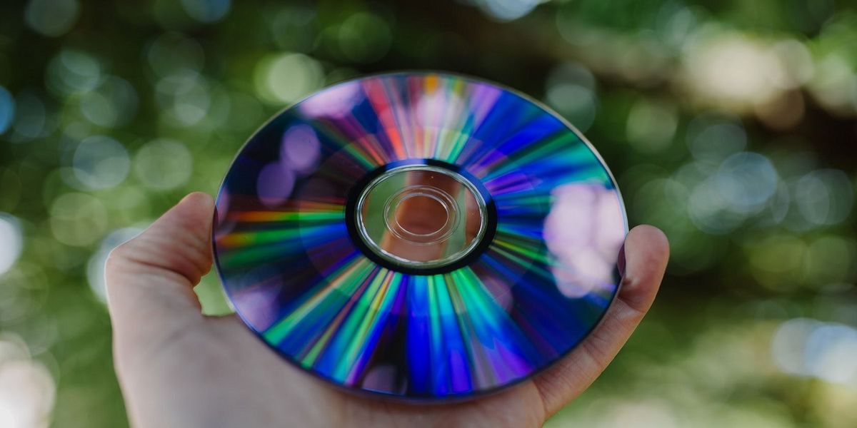 Quant de temps duren els CD / DVD? La veritat sobre la vida útil, el motlle i la podridura