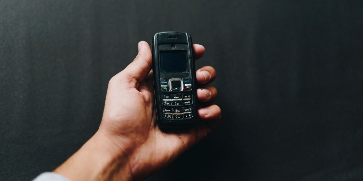 Hvordan fungerer gamle Nokia -mobiltelefoner, og hvorfor blir de populære igjen?