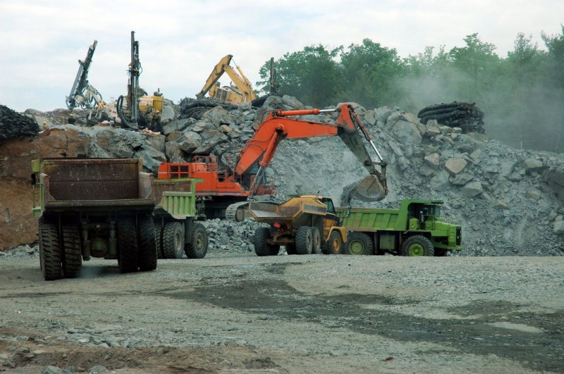   Mineralgruvedrift for tungt utstyr og lastebiler