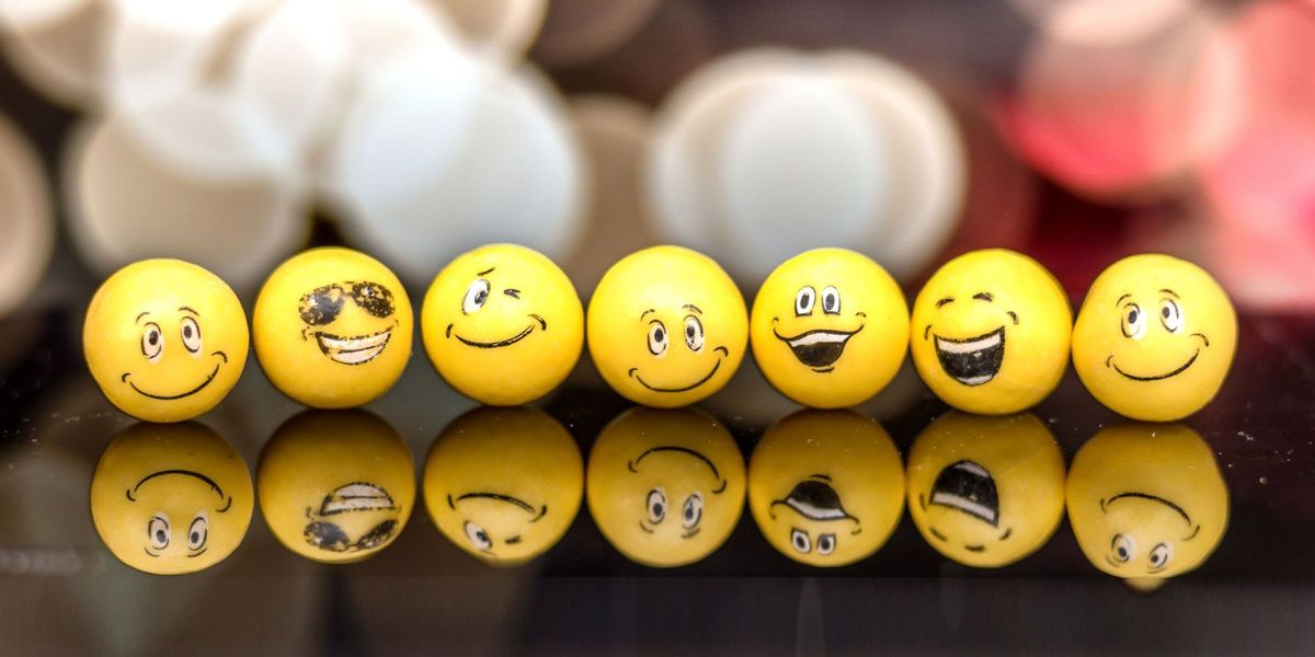 Emotikon kontra Emoji: Wyjaśnienie kluczowych różnic