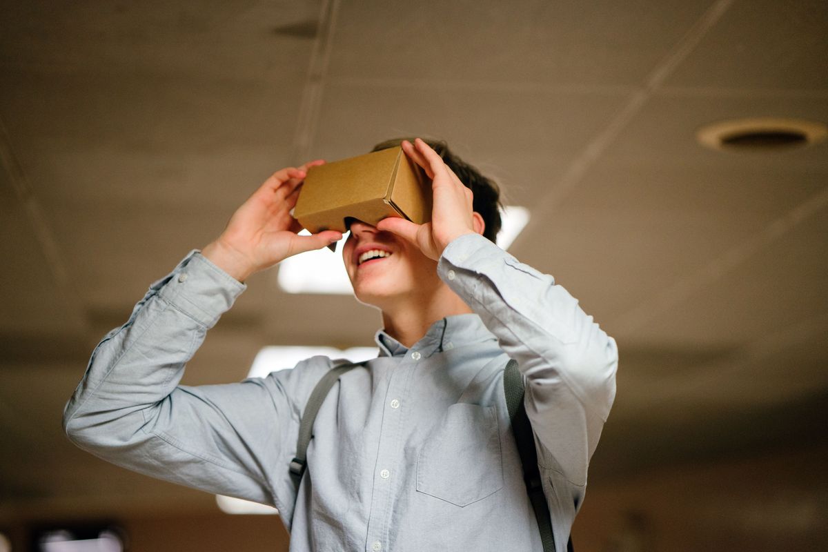 Quel est le meilleur pour la réalité virtuelle : les casques mobiles ou les casques captifs