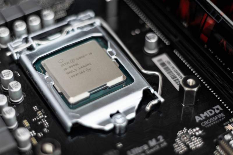   Intel Core i9 CPU geïnstalleerd op een moederbord
