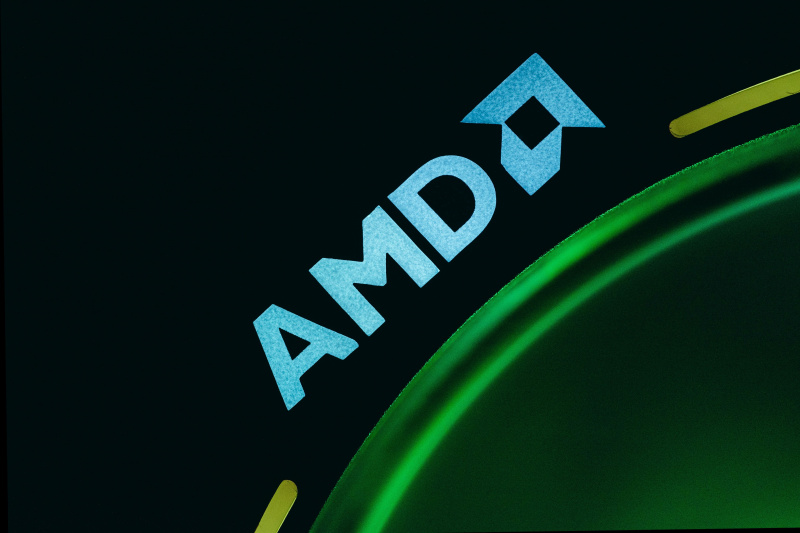   Logo AMD Ryzen na chladiči