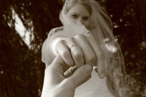5 странни начина да помолите някой да се ожени за вас в интернет