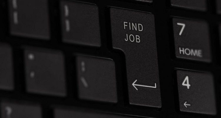   Nájdite kláves Job na klávesnici