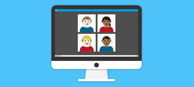   Kuva 4 ihmisestä tietokoneen näytöllä online-kokousta varten